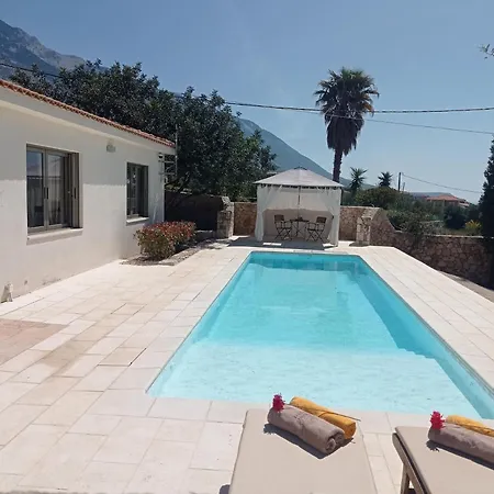 Ideales Villa *